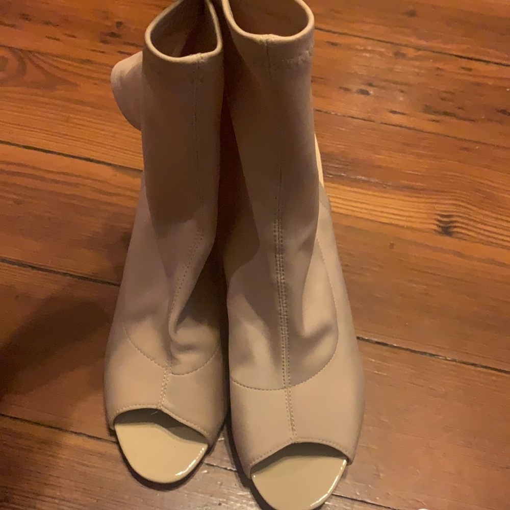 Heels - Picture 2 of 3